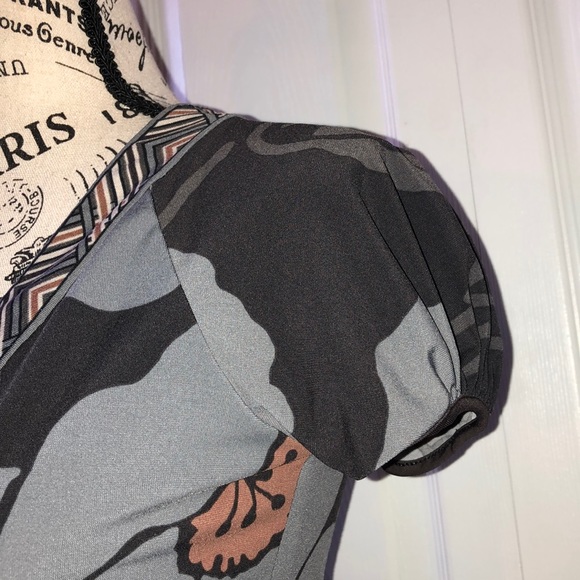 BCBGMaxazria black/ grey patterned wrap top - Picture 4 of 11